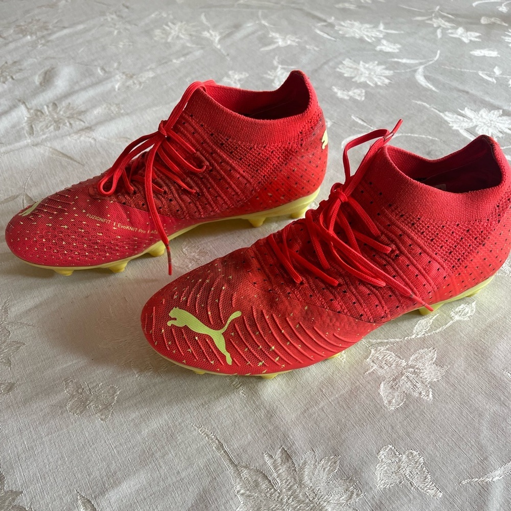 Child 5.5 Puma Orange and Yellow Soccer Cleats